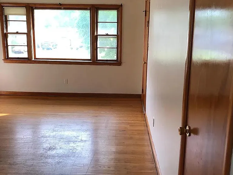 4896 Holiday Dr — Photo 3