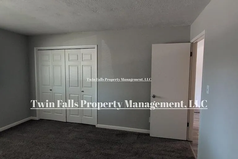 256 Crestview Dr — Photo 24