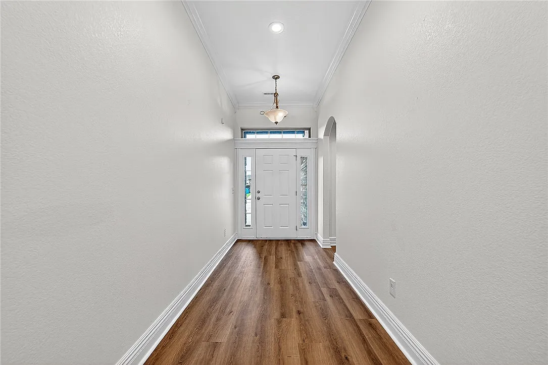 Building Photo - 107 NE Chicory Ln
