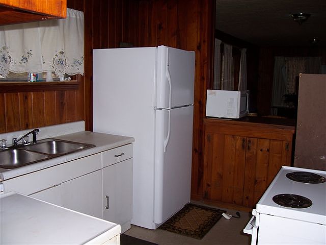 2nd image of 810 E 10th St