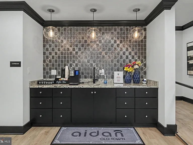701 N Henry St #306 — Photo 10