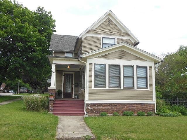 1st image of 627 Napoleon St