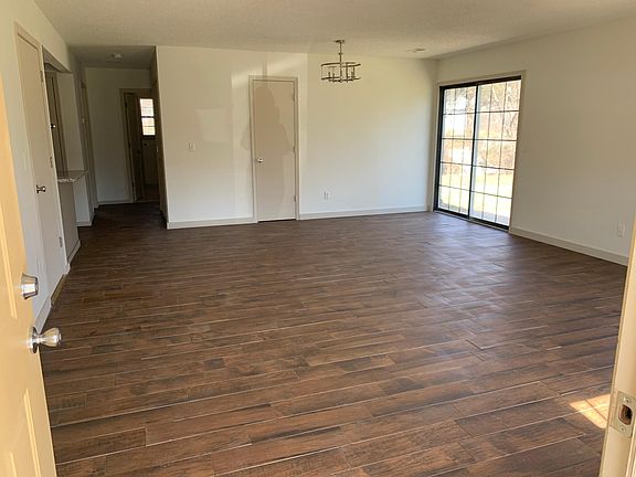 3rd image of 534 SE Lee Haven Dr