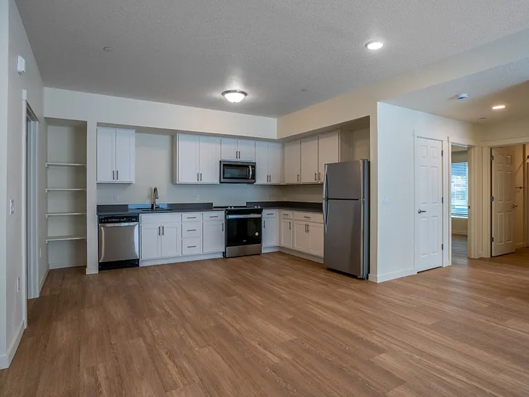 22025 NE HALSEY ST. — Photo 34