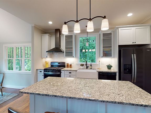 4th image of 529 W Birch Run