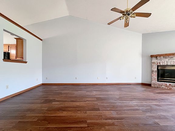 2nd image of 3527 Thornhill Cir W