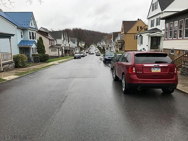 2nd image of 2904 Pine Ave