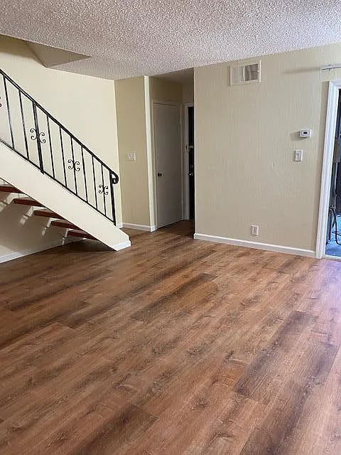 2 bed, 1.5 bath, 975 sqft, $2,450 — Photo 3