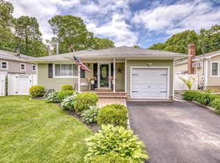 55 Forrest Ave, Shirley, NY 11967