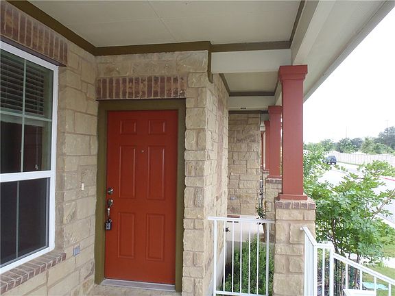 2nd image of 800 Lost Pines Ln