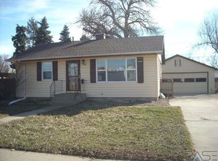 1404 S Blauvelt Ave, Sioux Falls, SD 57105