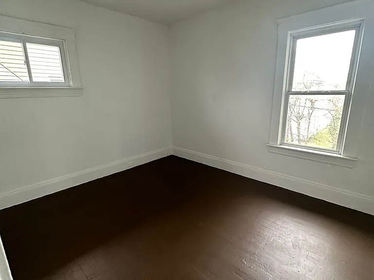 12327 Phillips Ave — Photo 9