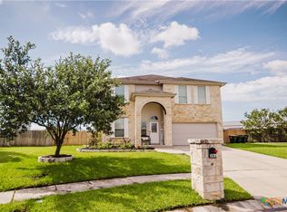 201 Boulder Ridge Dr, Cuero, TX 77954