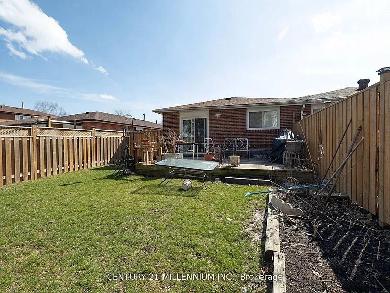 67 Coxworth Cres — Photo 20