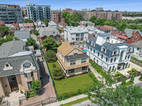 28 Beaumont St, Brooklyn, NY 11235