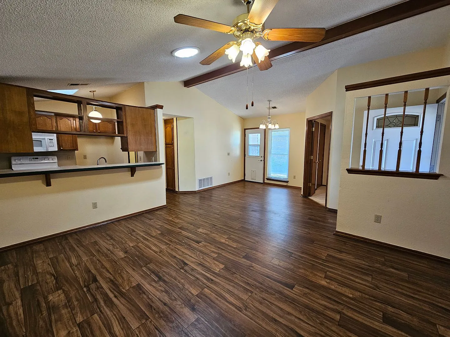 (3) Bed/(2) Bath Avail in Moore Avail NOW! Storm Shelter and Pets Negotiable! — Photo 4