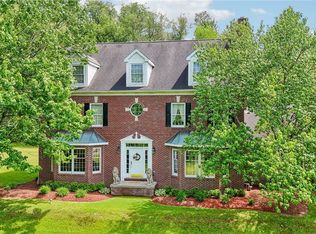 500 Morningstar Dr, Ellwood City, PA 16117