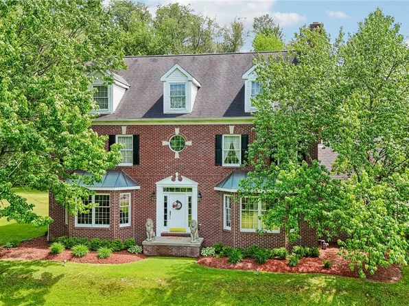 500 Morningstar Dr, Ellwood City, PA 16117