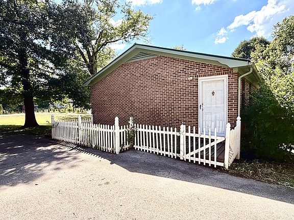 4th image of 3382 Dietz Dr