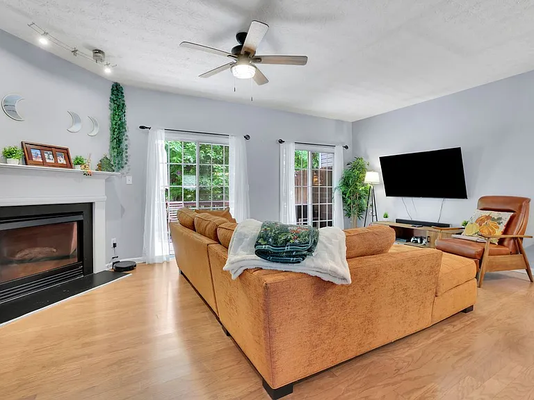 541 Lantern Wood Dr — Photo 8