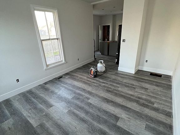 4th image of 32 Garret St