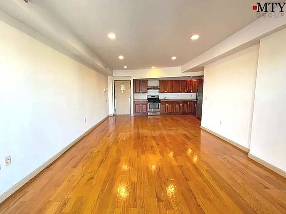 3rd image of 58-28 44th Ave #3G