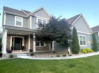 614 Sanctuary Ln, Delafield, WI 53018