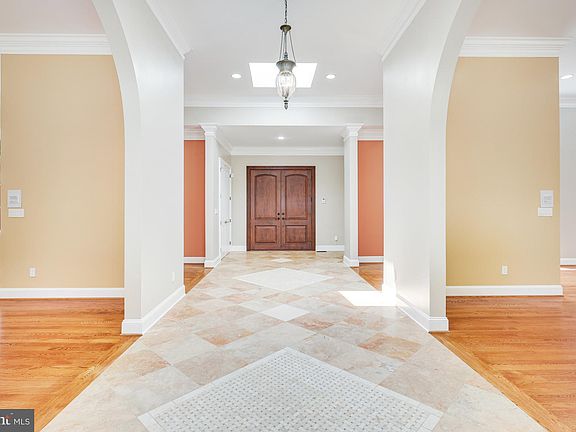 3rd image of 11304 Seneca Cir
