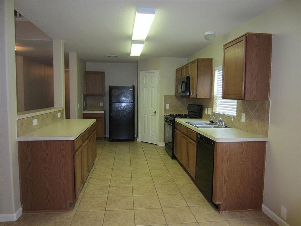 2nd image of 2821 Woodspring Forest Dr