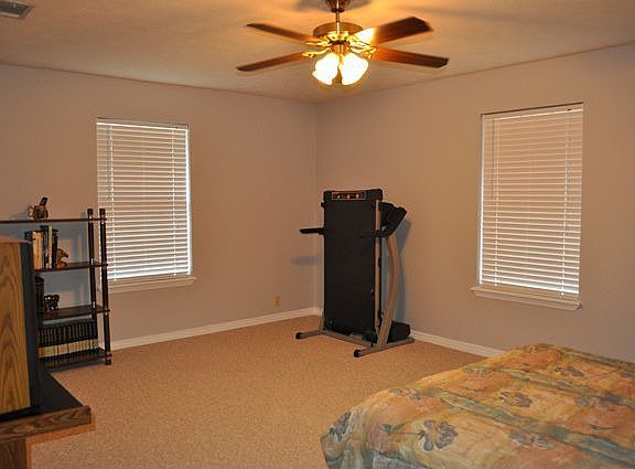 5th image of 827 Cucinitti Dr