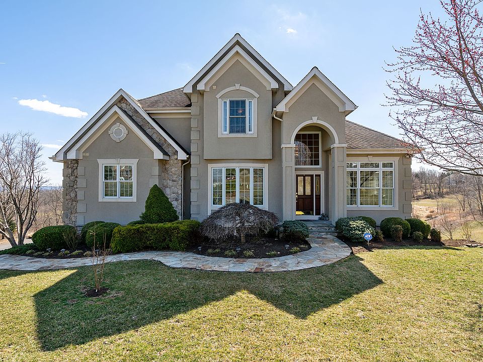 1st image of 17930 Stoneleigh Dr