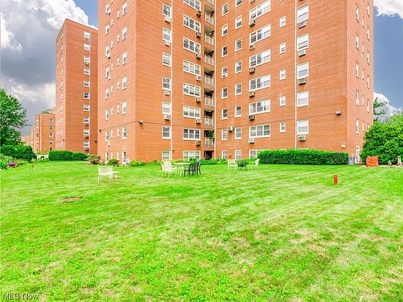 3rd image of 13900 Shaker Blvd APT 1216