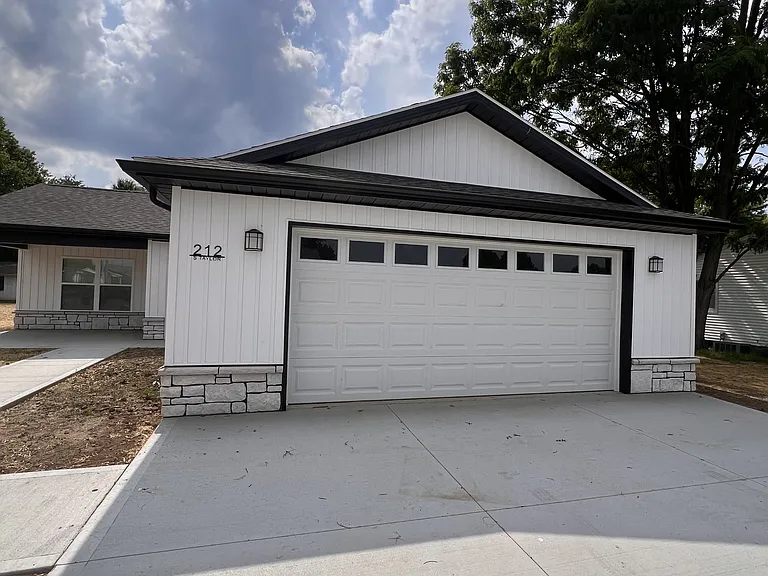 212 S Taylor St — Photo 4
