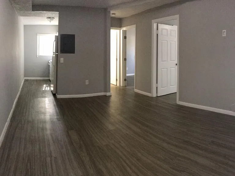 St George Apartments — Photo 13
