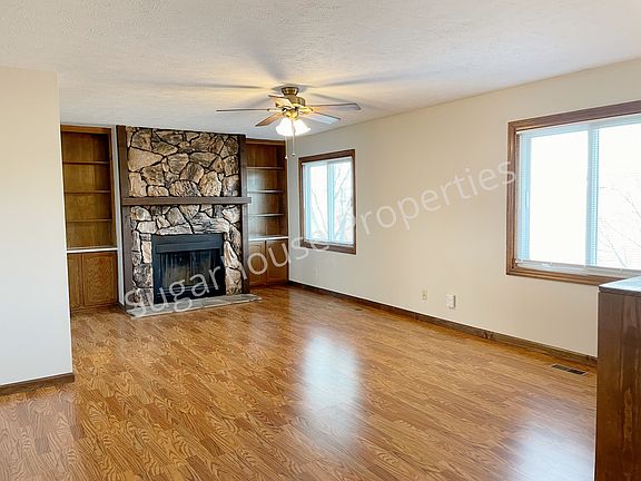 3rd image of 721 W Harvest Dr