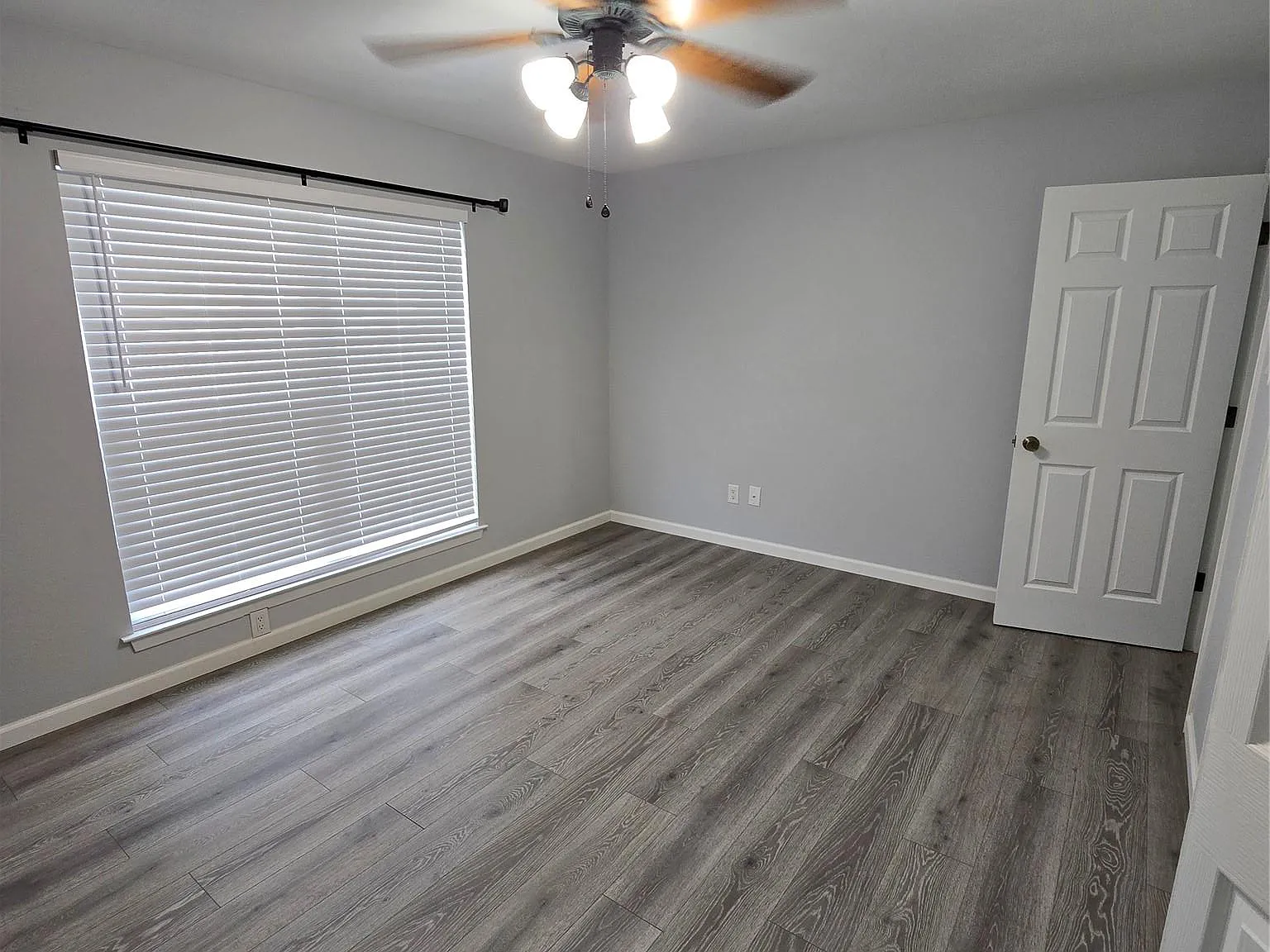2 bed, 2.0 bath, 2111 sqft, $1,800 — Photo 3