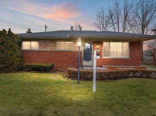 27092 N Pleasant Ridge St, Dearborn Heights, MI 48127