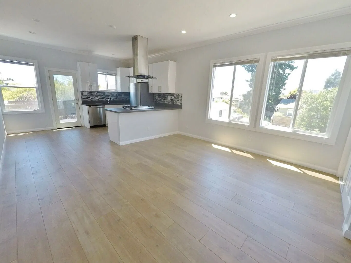 1 Month Free! Remodeled 1BR w/ In-Unit Laundry, Private Deck & Parking — Photo 2