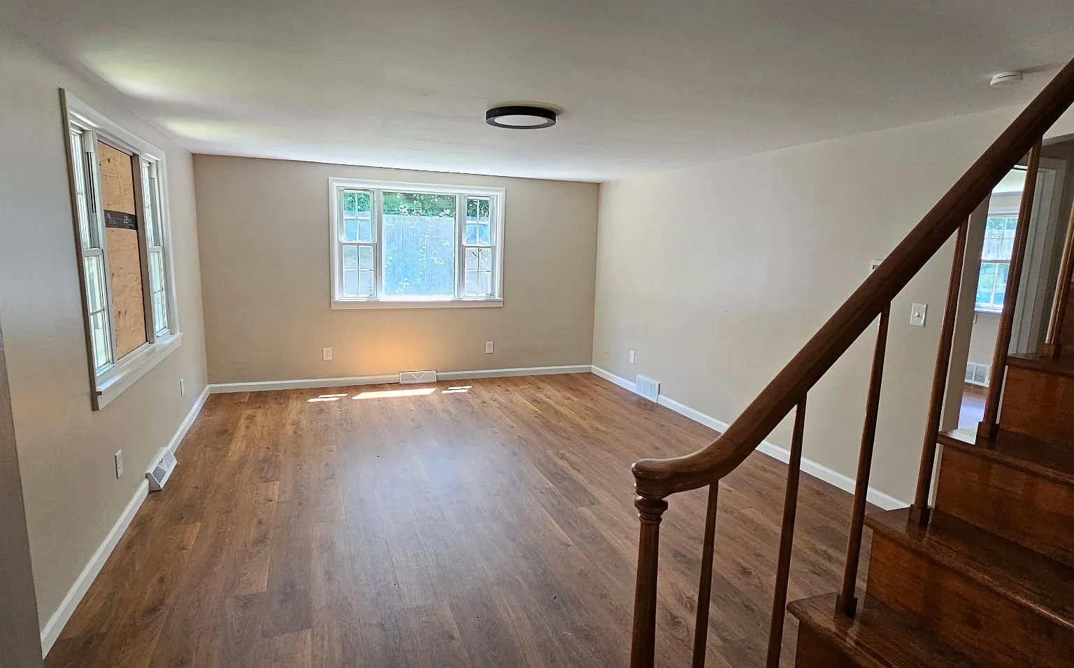 3 bed, 1200 sqft, $2,050 — Photo 4