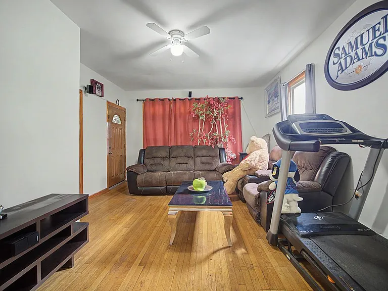 1872 North Ave — Photo 2