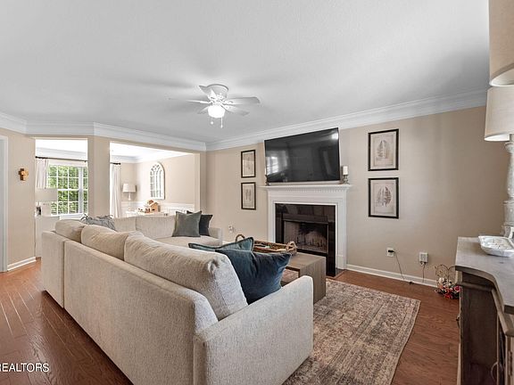 2nd image of 8326 Cureton Park Ln