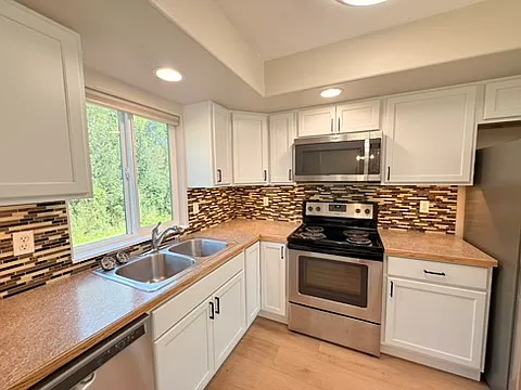 3 bed, 1168 sqft, $1,900 — Photo 3