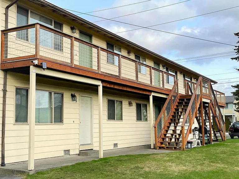 2329 Orleans St — Photo 12
