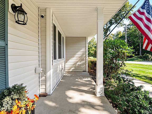 3rd image of 4 Wayne Drive