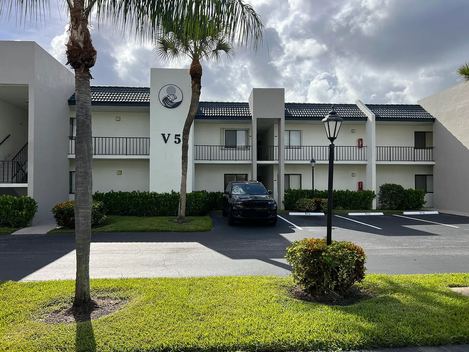 1 bed, 1.5 bath, 704 sqft, $2,200 — Photo 2