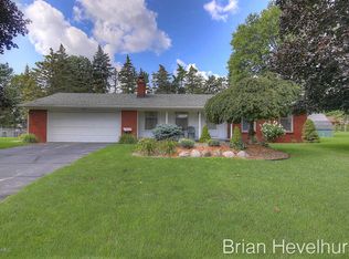 7405 Walnut Ave, Jenison, MI 49428