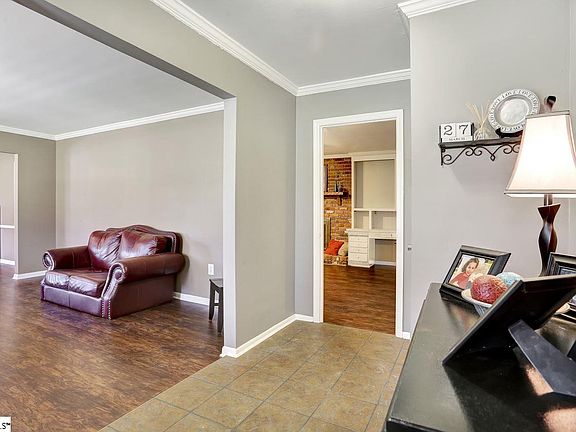 4th image of 411 Knollwood Dr