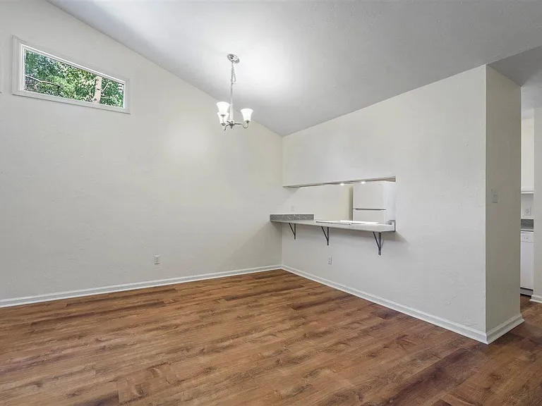 2556 Panther Creek Rd #B — Photo 3