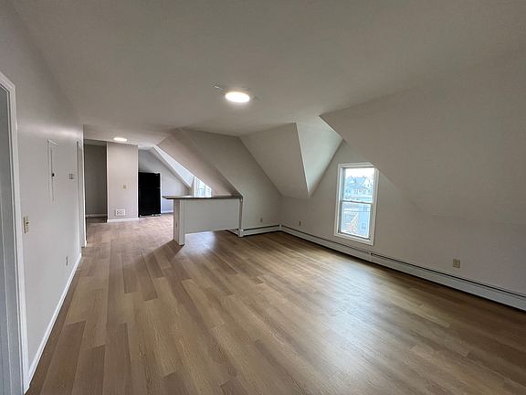 5th image of 981 Valley St APT 3F