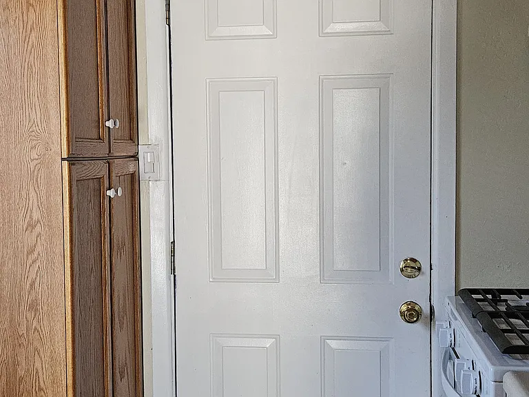 2722 N Warren Ave — Photo 3